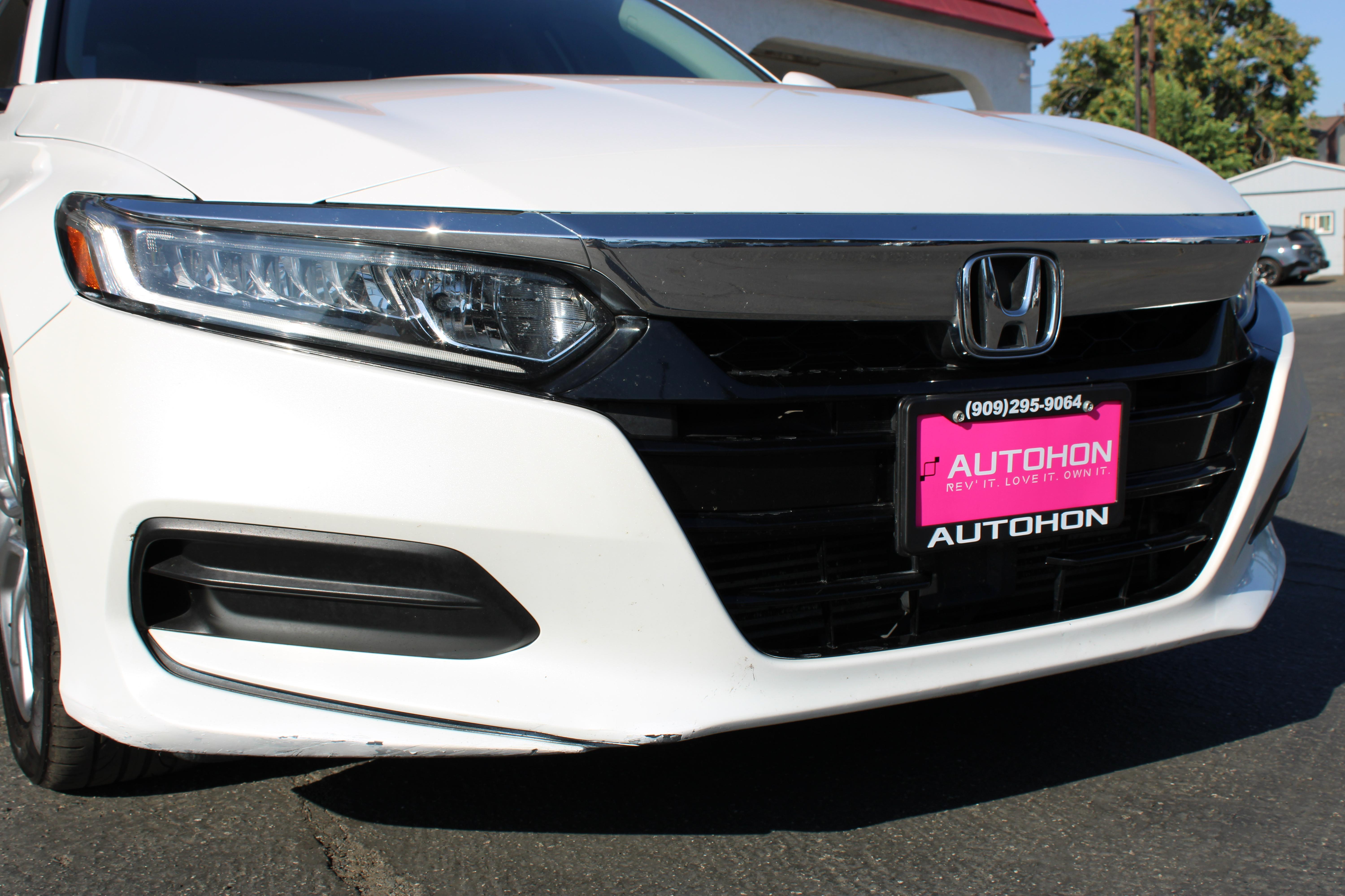 WHITE, 2019 HONDA ACCORD Image 4