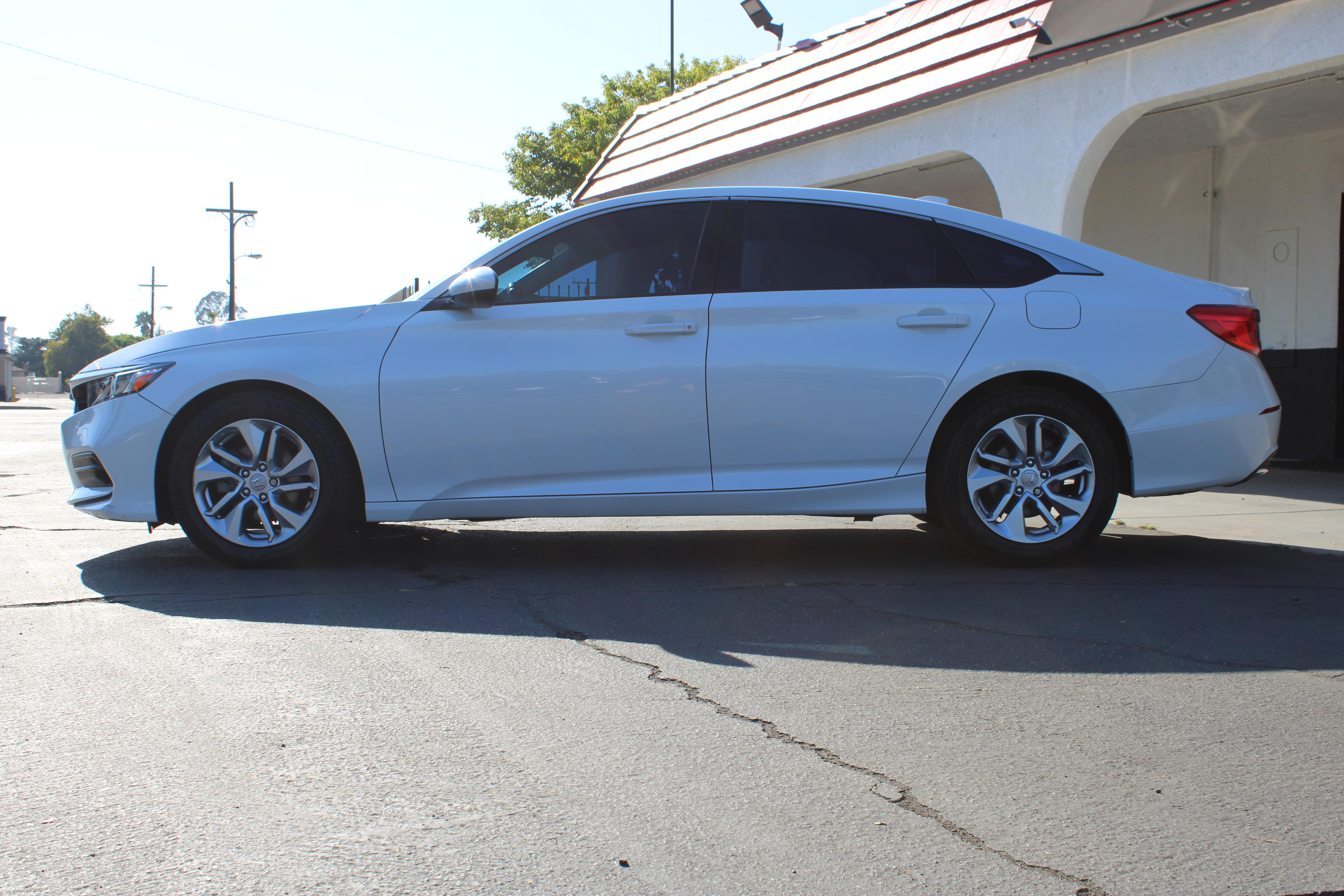 WHITE, 2019 HONDA ACCORD Image 6