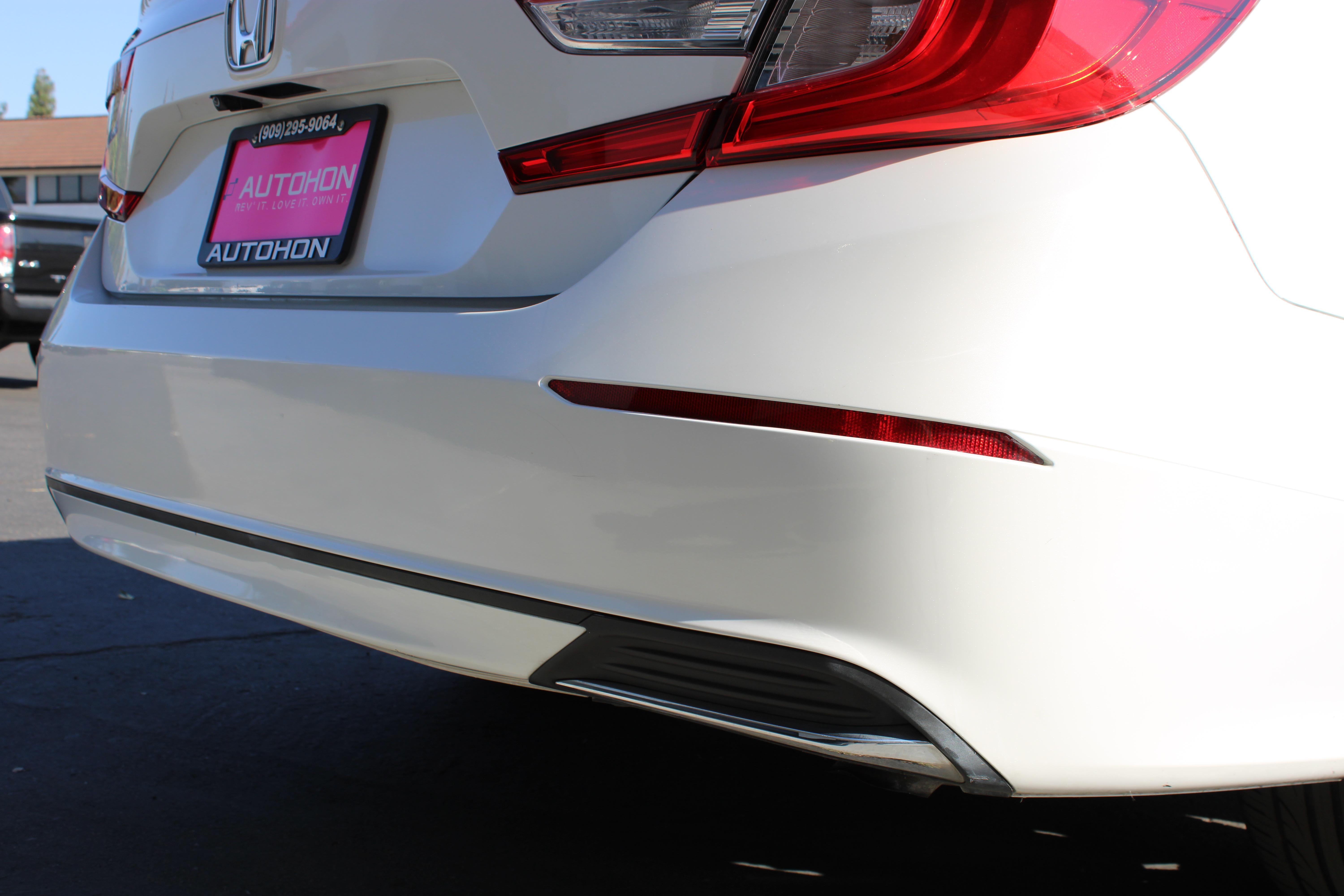 WHITE, 2019 HONDA ACCORD Image 11