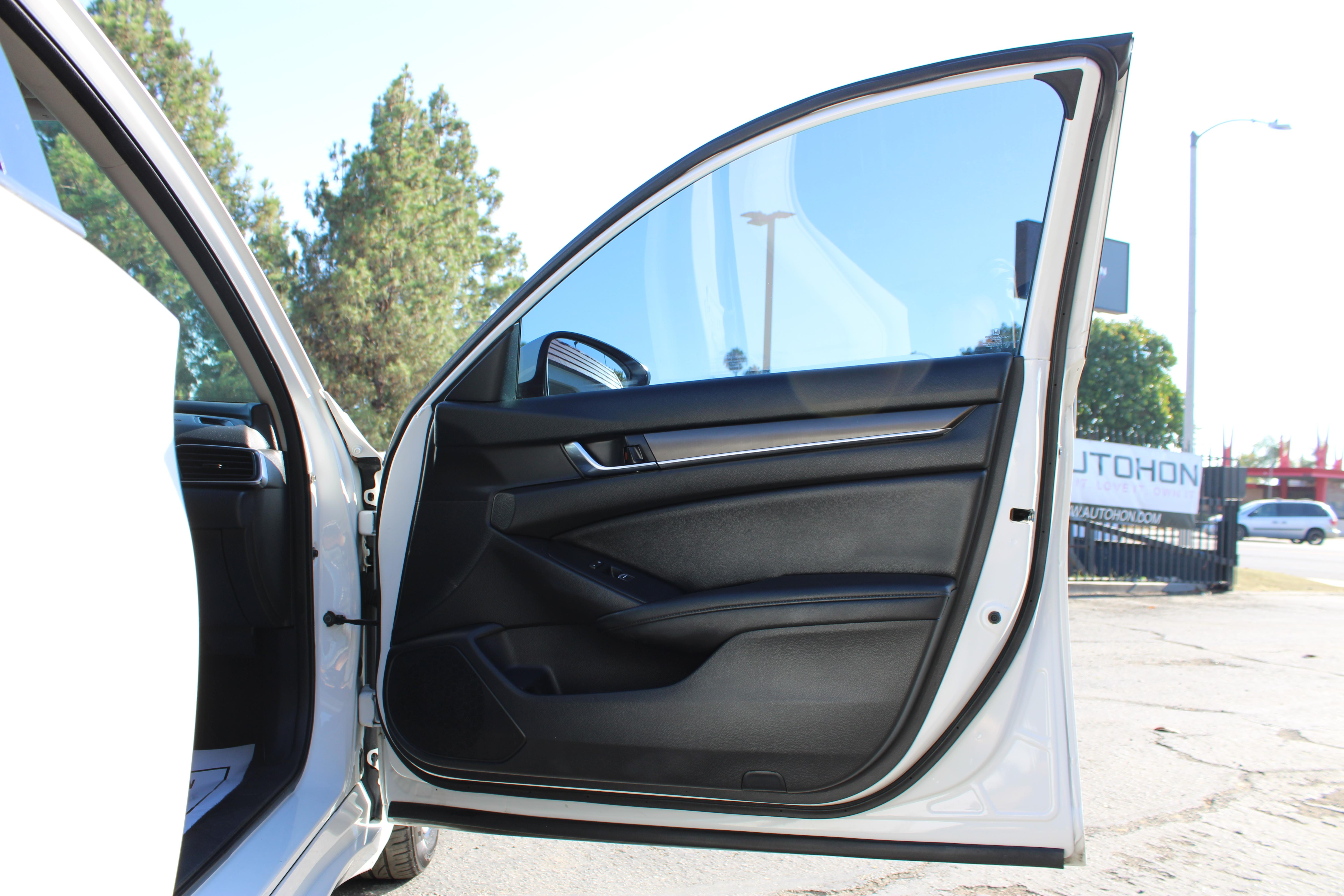 WHITE, 2019 HONDA ACCORD Image 12