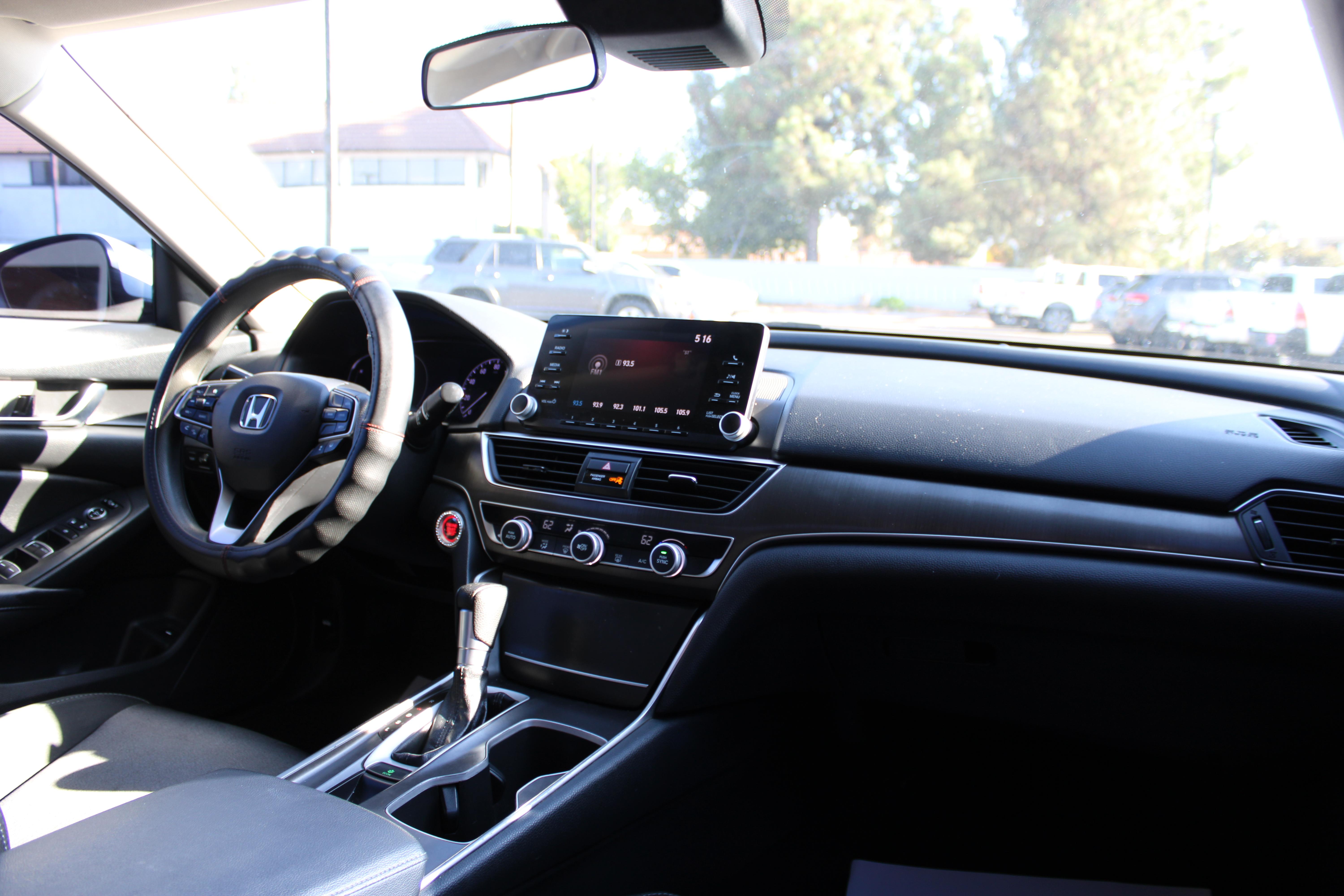 WHITE, 2019 HONDA ACCORD Image 16