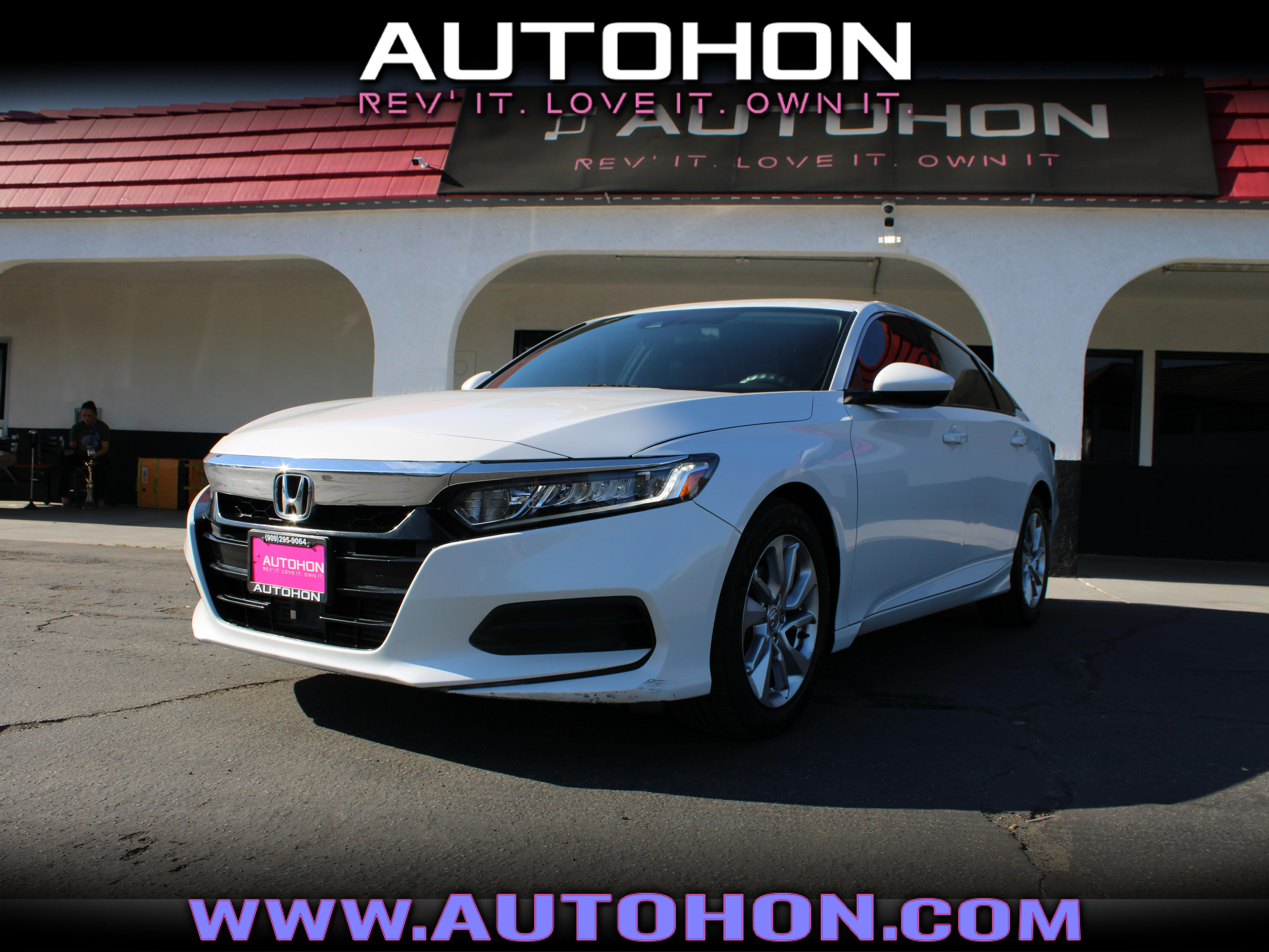 WHITE, 2019 HONDA ACCORD Image 1