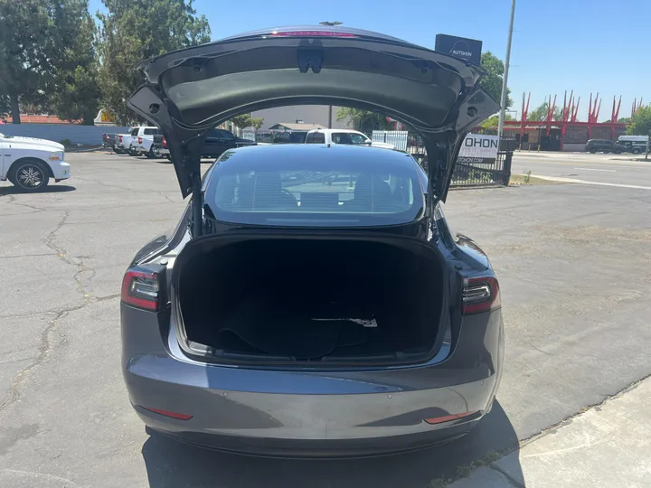 GRAY, 2022 TESLA MODEL 3 Image 8