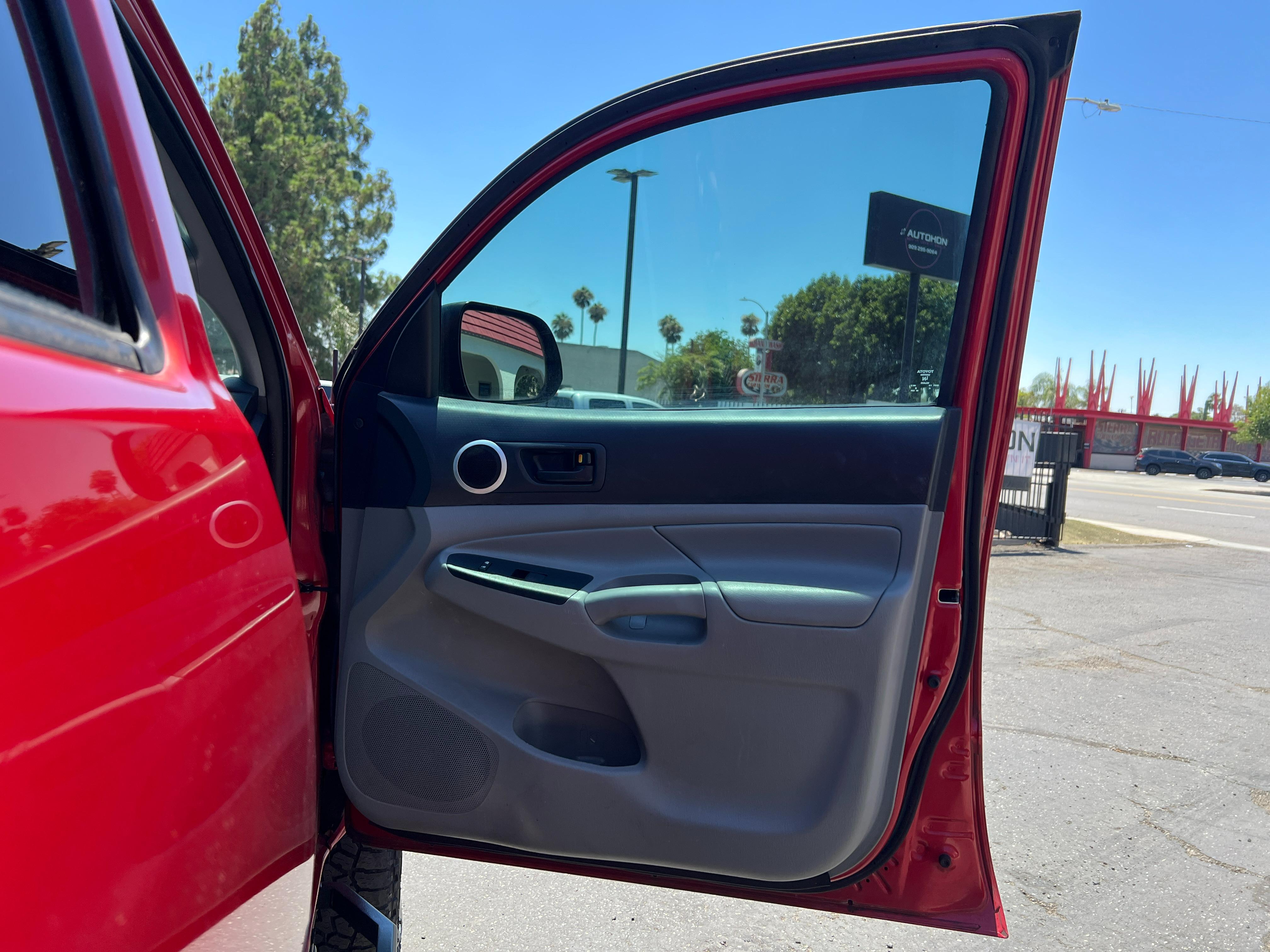 RED, 2013 TOYOTA TACOMA DOUBLE CAB Image 5
