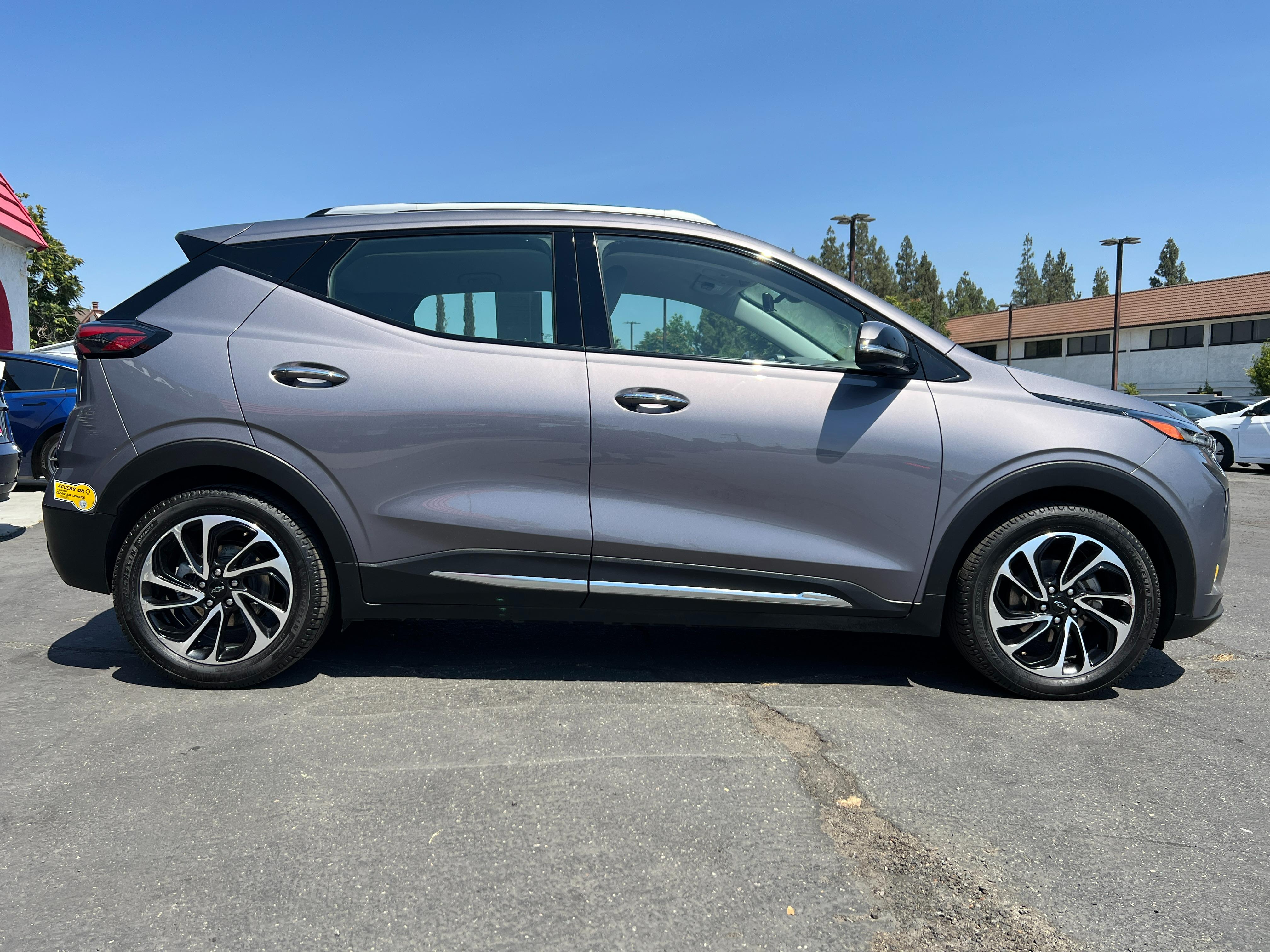 GRAY, 2022 CHEVROLET BOLT EUV Image 5