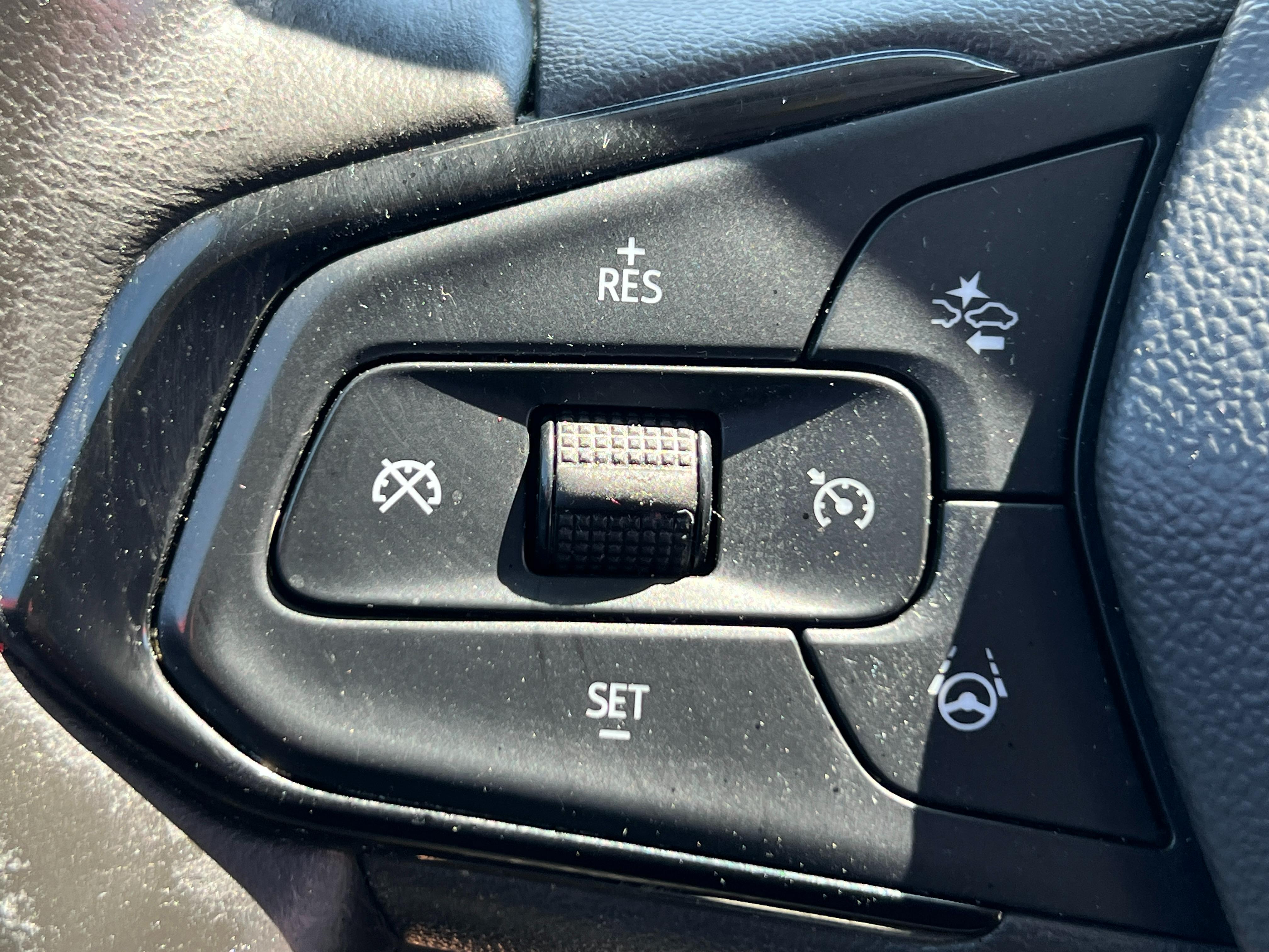 GRAY, 2022 CHEVROLET BOLT EUV Image 28