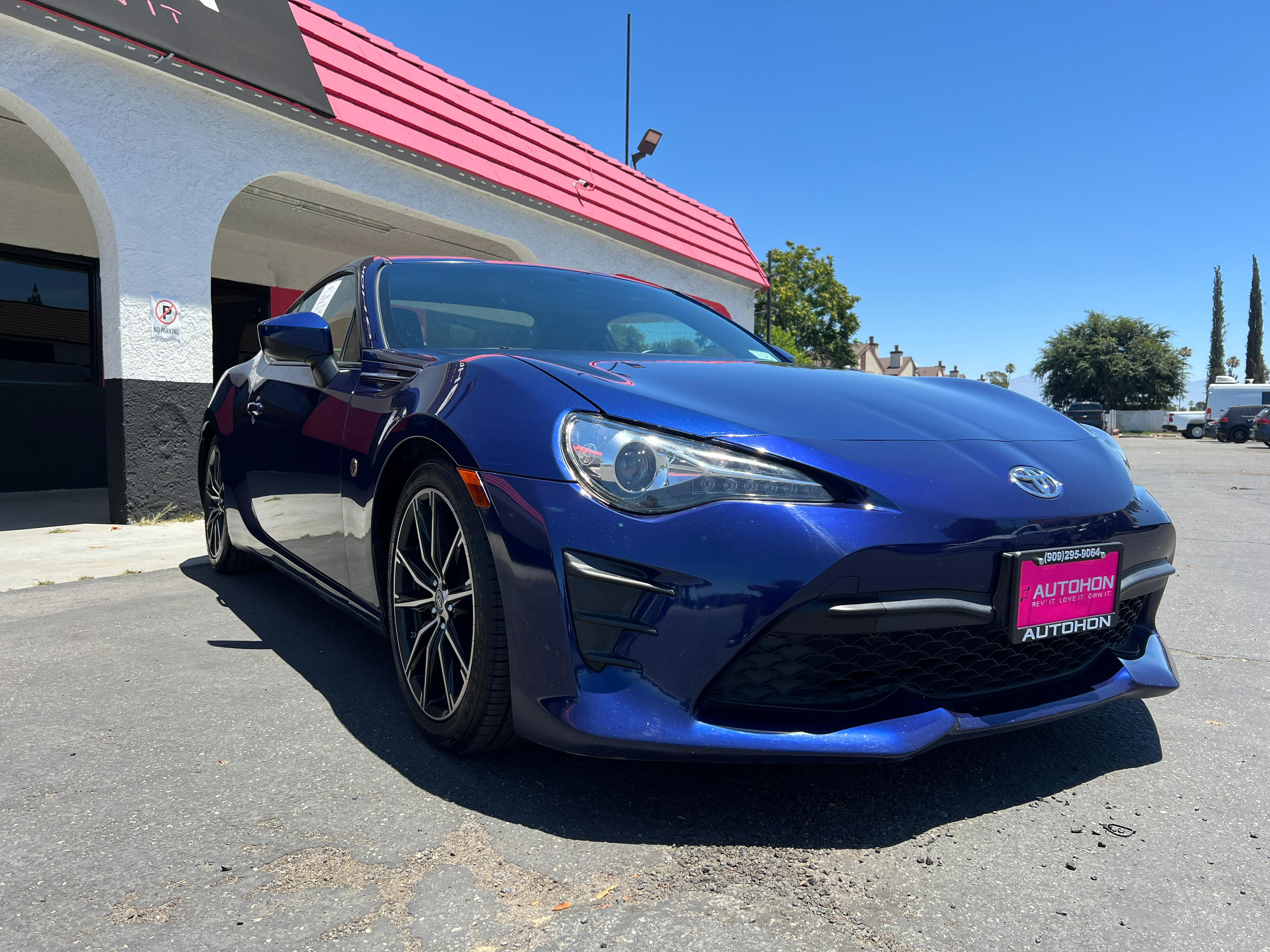 BLUE, 2017 TOYOTA 86 Image 2