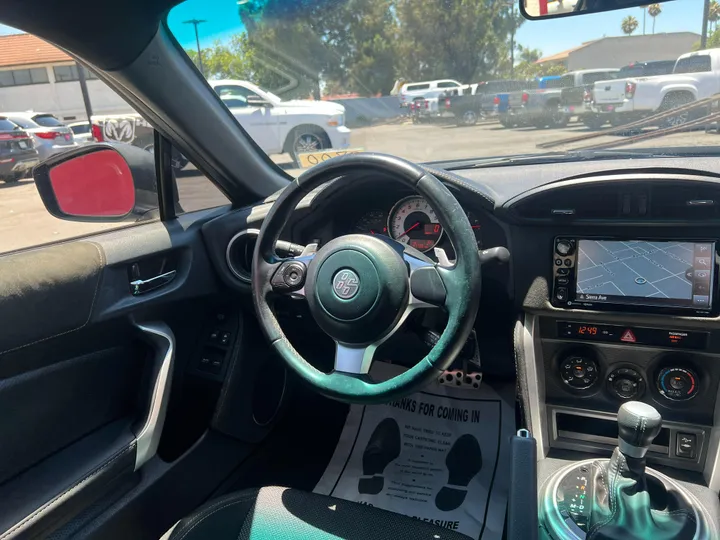 BLUE, 2017 TOYOTA 86 Image 16