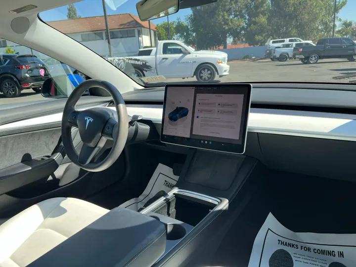 BLUE, 2022 TESLA MODEL 3 Image 21