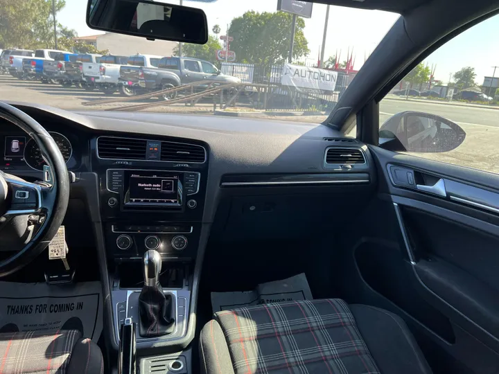 BEIGE, 2015 VOLKSWAGEN GOLF GTI Image 21