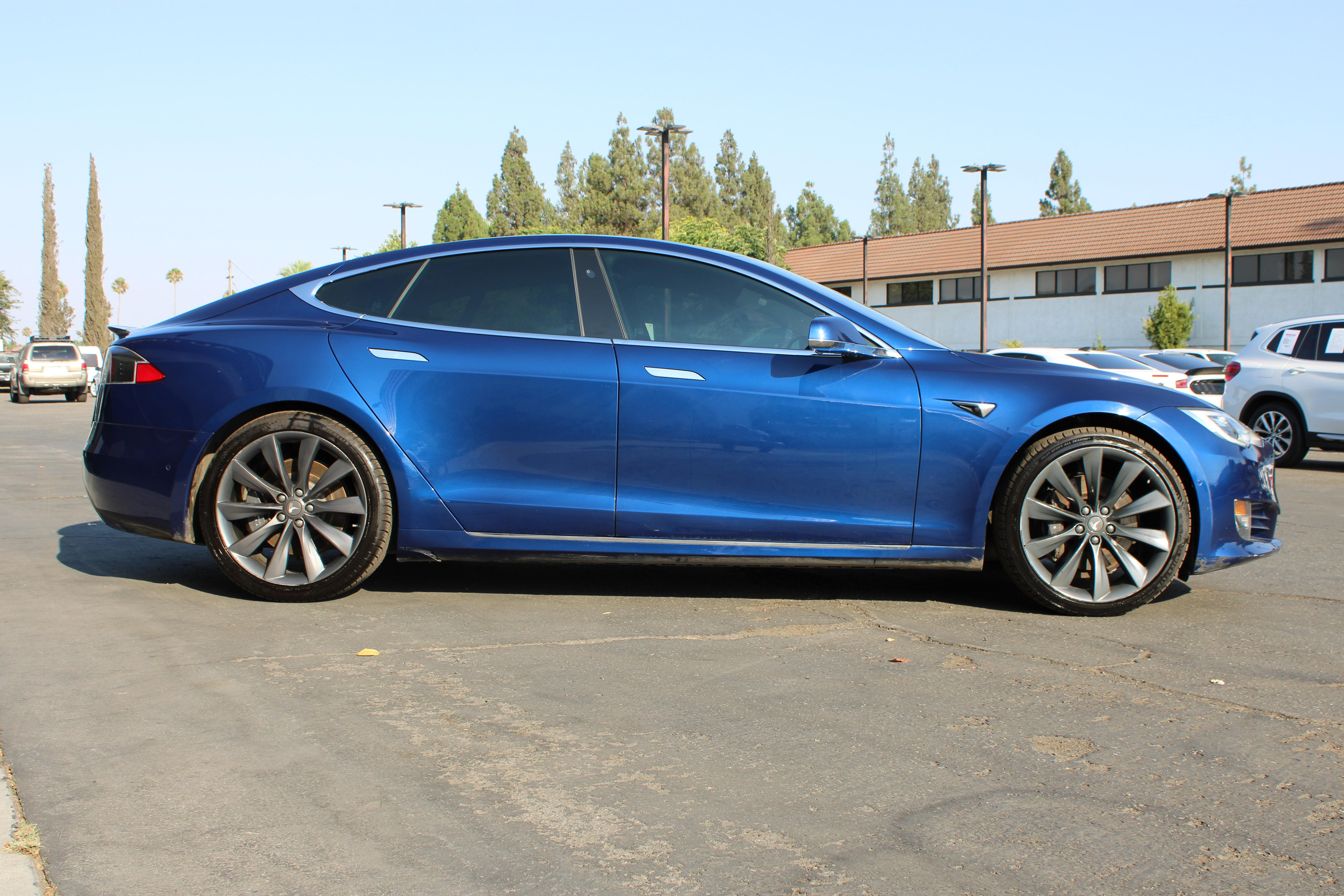 BLUE, 2019 TESLA MODEL S Image 6