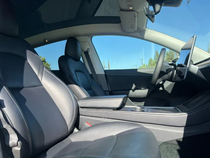 WHITE, 2022 TESLA MODEL Y Image 7