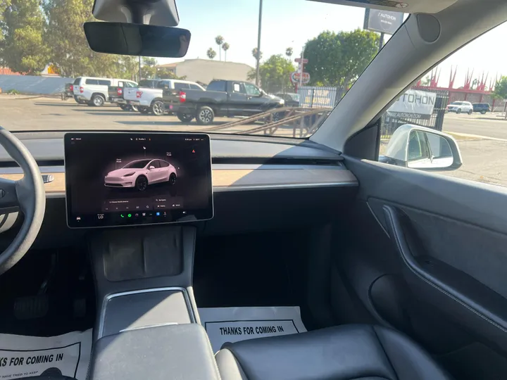 WHITE, 2022 TESLA MODEL Y Image 14