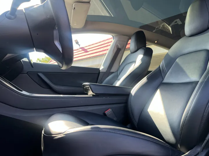 WHITE, 2022 TESLA MODEL Y Image 24