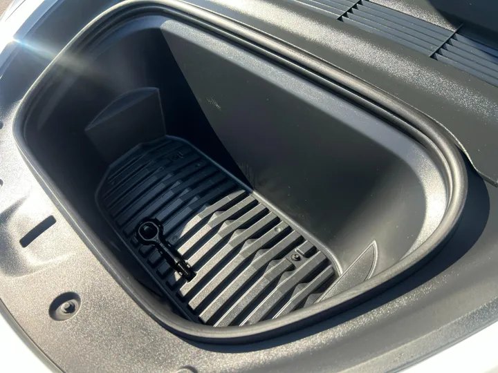 WHITE, 2022 TESLA MODEL Y Image 28