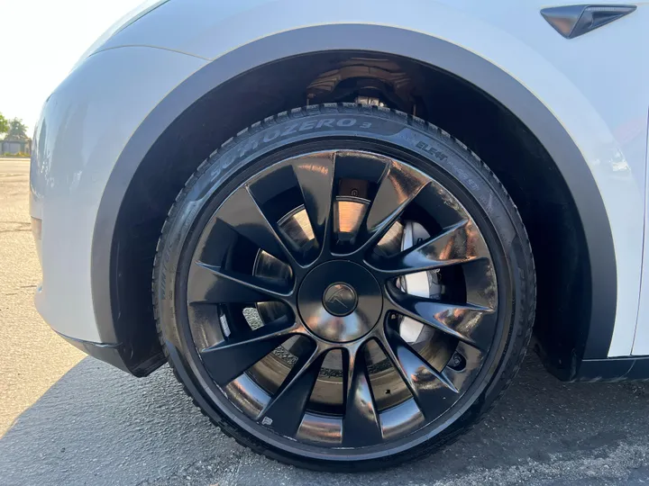 WHITE, 2022 TESLA MODEL Y Image 30