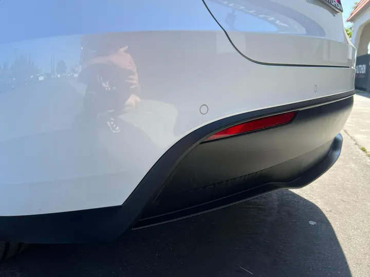 WHITE, 2022 TESLA MODEL Y Image 36