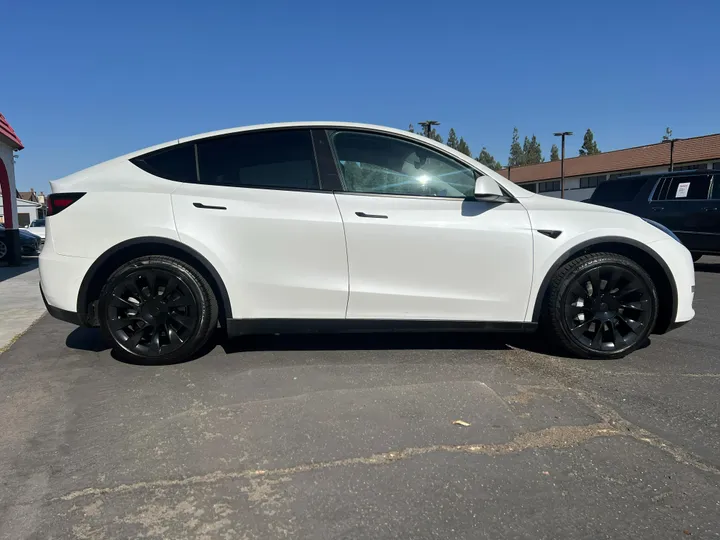 WHITE, 2022 TESLA MODEL Y Image 39