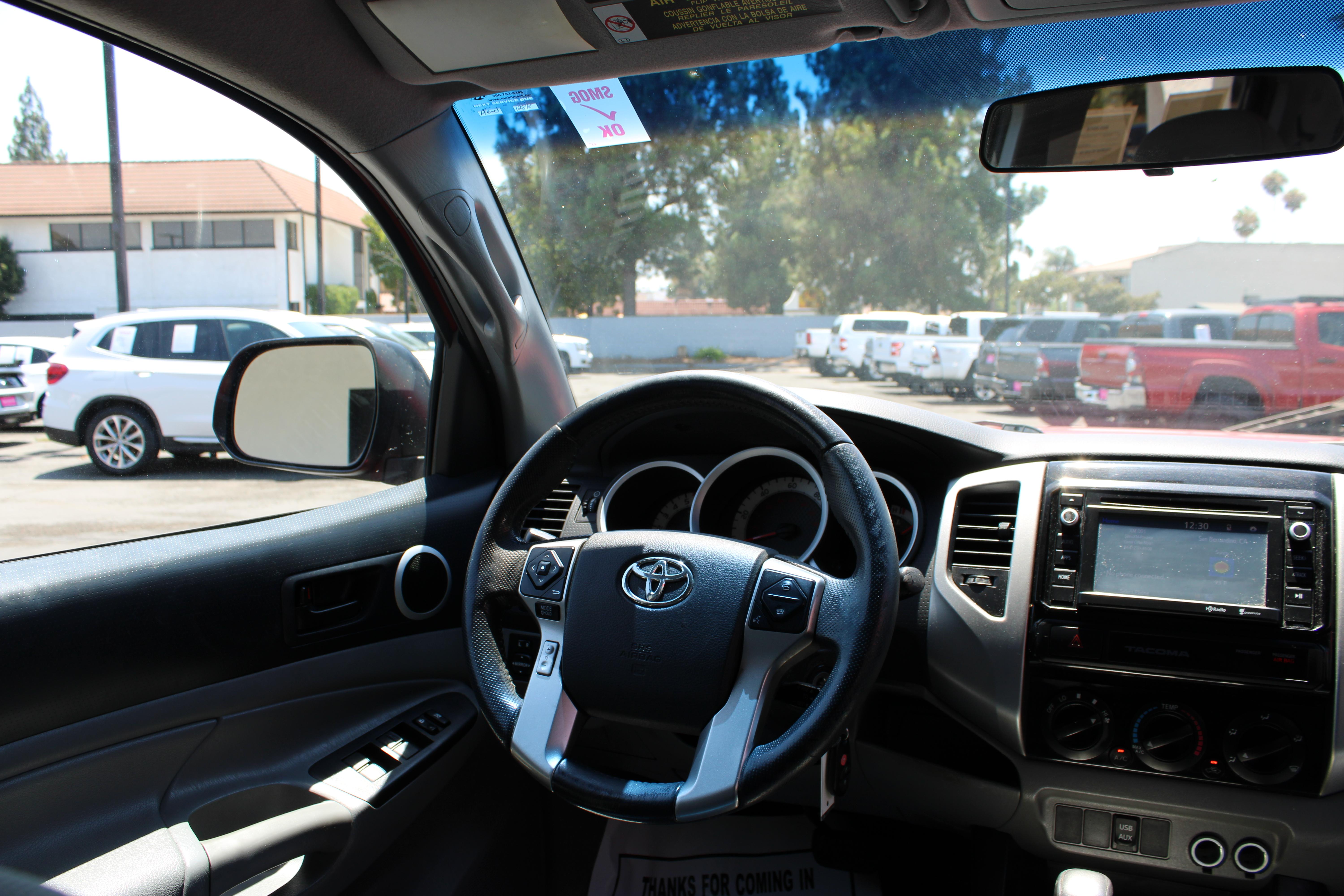 RED, 2015 TOYOTA TACOMA DOUBLE CAB Image 28