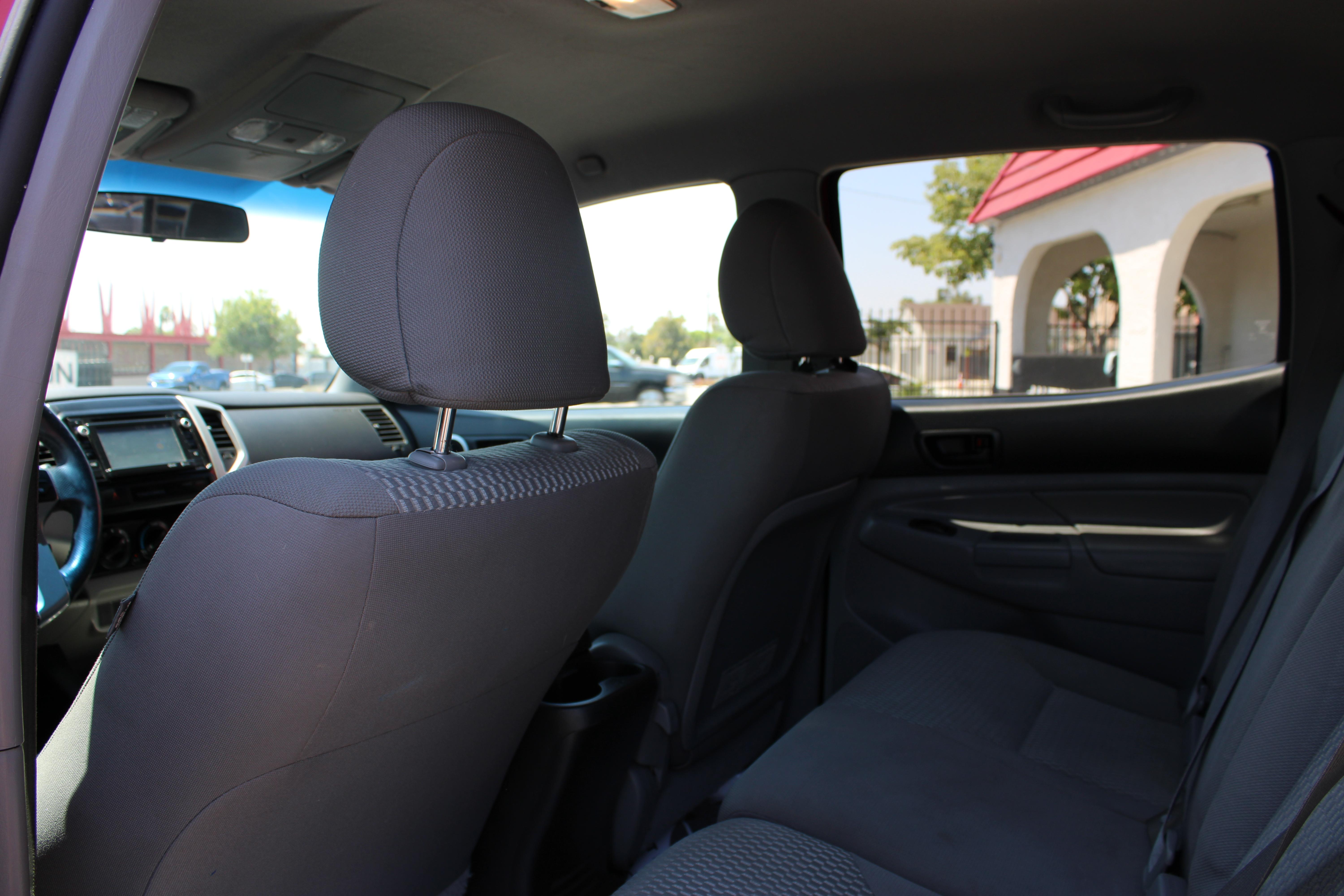 RED, 2015 TOYOTA TACOMA DOUBLE CAB Image 30