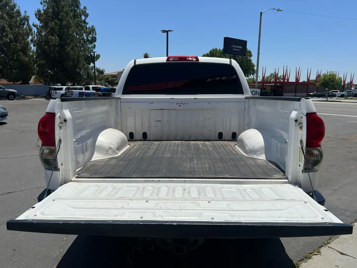 WHITE, 2008 TOYOTA TUNDRA CREWMAX Image 14