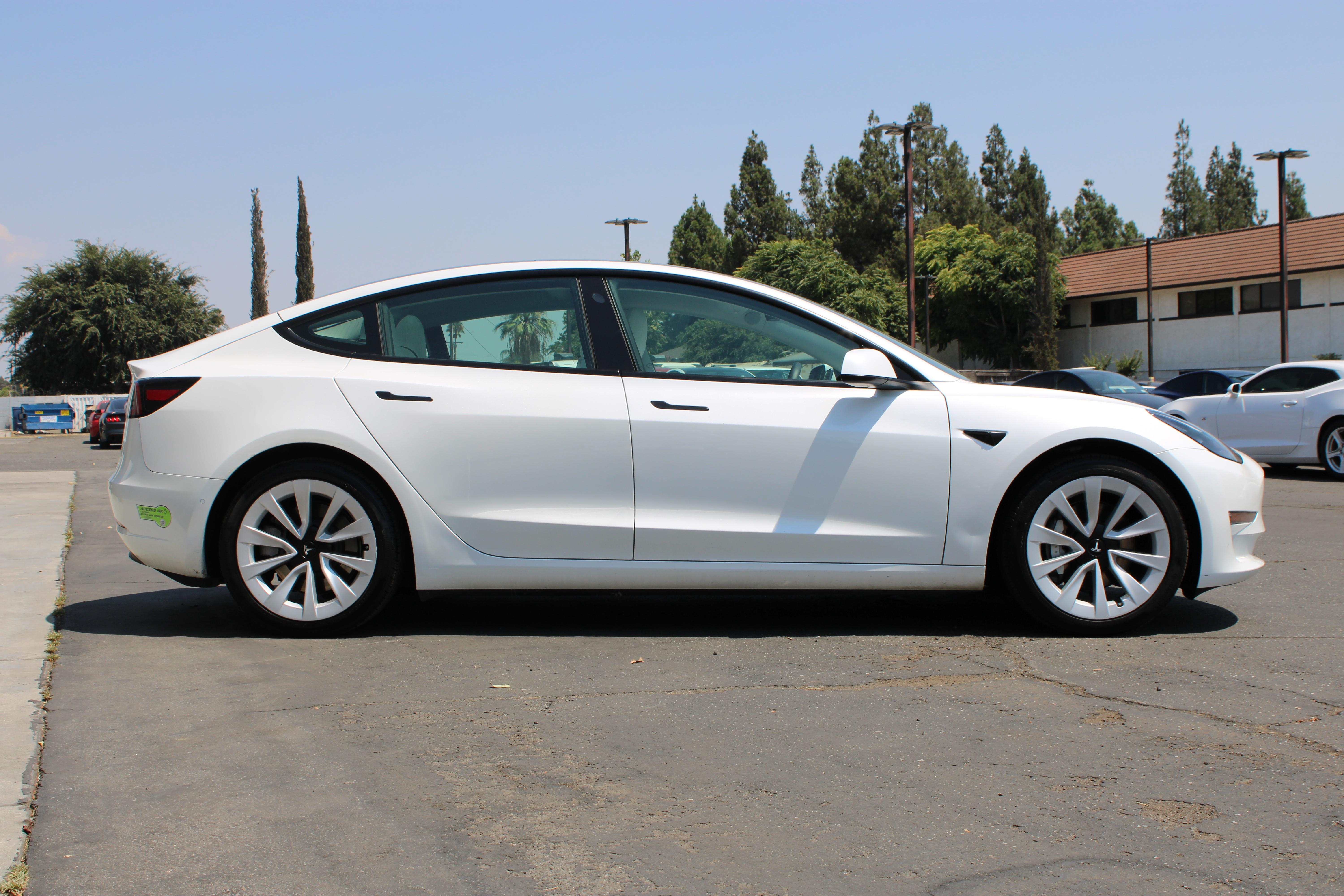 WHITE, 2022 TESLA MODEL 3 Image 6