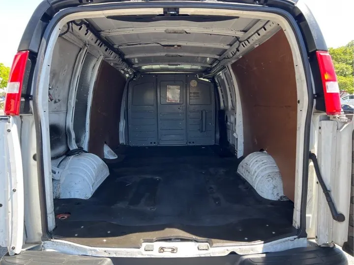 WHITE, 2017 CHEVROLET EXPRESS 3500 CARGO Image 10