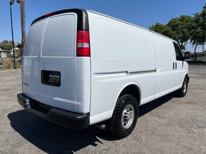 WHITE, 2017 CHEVROLET EXPRESS 3500 CARGO Image 5