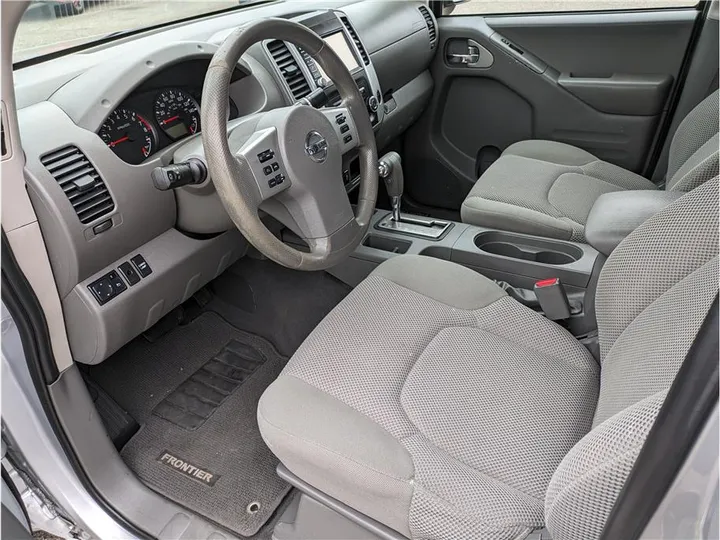 SILVER, 2019 NISSAN FRONTIER CREW CAB Image 11