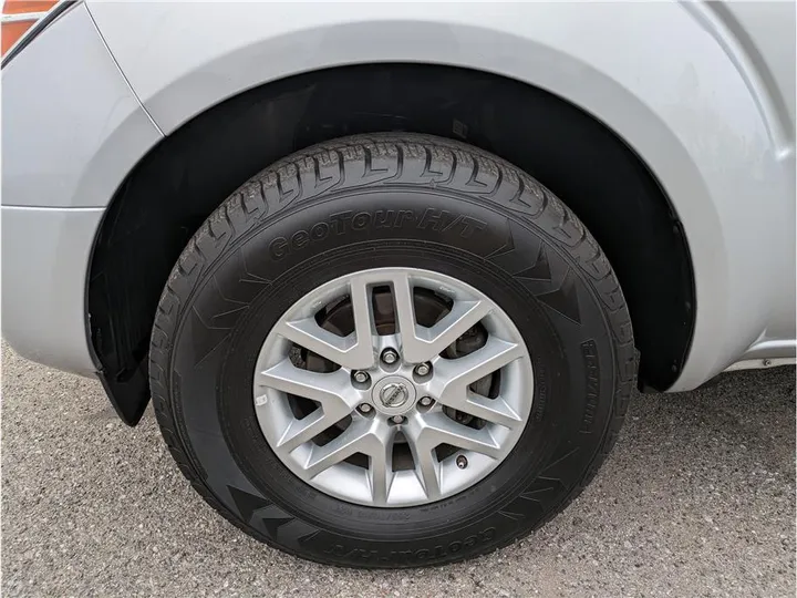 SILVER, 2019 NISSAN FRONTIER CREW CAB Image 10