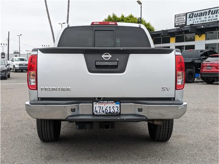 SILVER, 2019 NISSAN FRONTIER CREW CAB Image 4