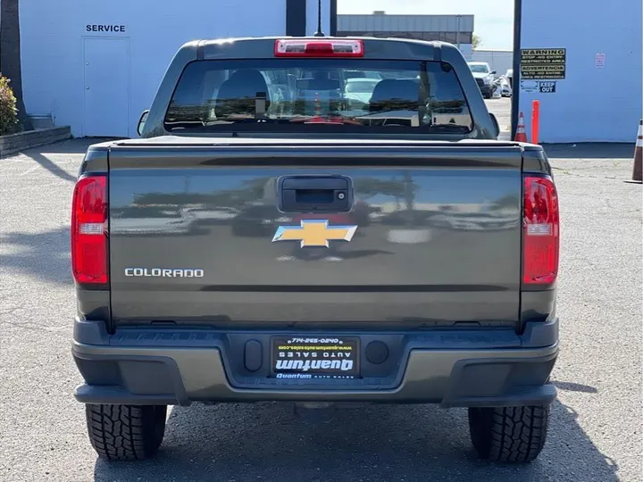 GREEN, 2018 CHEVROLET COLORADO CREW CAB Image 4