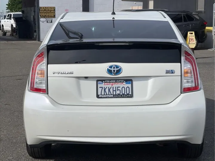 WHITE, 2015 TOYOTA PRIUS Image 4