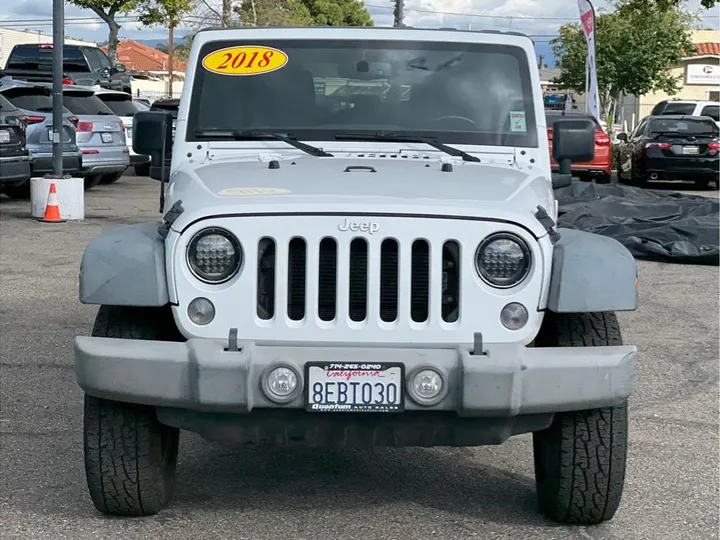 WHITE, 2018 JEEP WRANGLER UNLIMITED Image 8