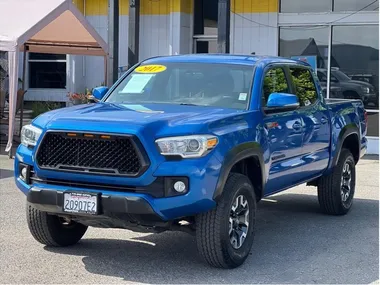 BLUE, 2017 TOYOTA TACOMA DOUBLE CAB Image 18