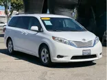 WHITE, 2017 TOYOTA SIENNA Thumnail Image 7