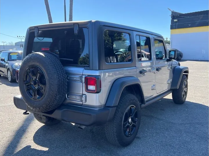 SILVER, 2018 JEEP WRANGLER UNLIMITED Image 5