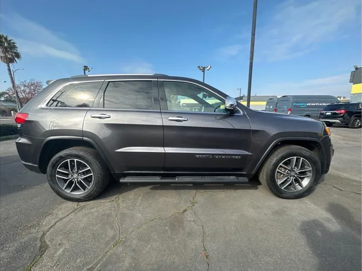 GRAY, 2017 JEEP GRAND CHEROKEE Image 4