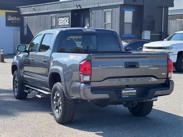 GRAY, 2018 TOYOTA TACOMA DOUBLE CAB Image 3