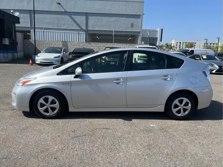 SILVER, 2014 TOYOTA PRIUS Image 2