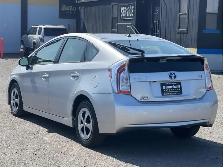 SILVER, 2014 TOYOTA PRIUS Image 3