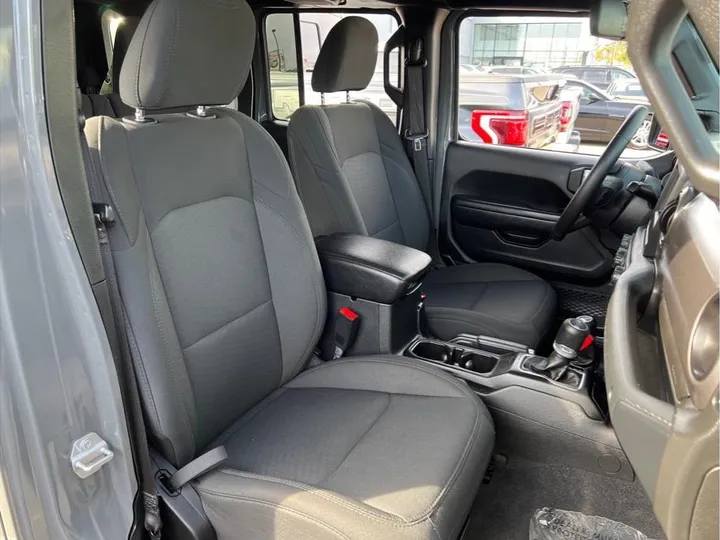 GRAY, 2019 JEEP WRANGLER UNLIMITED Image 13