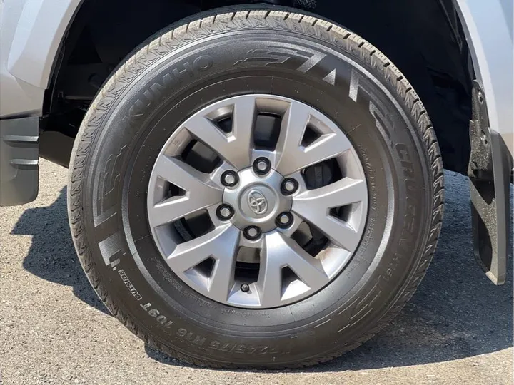 SILVER, 2017 TOYOTA TACOMA DOUBLE CAB Image 9