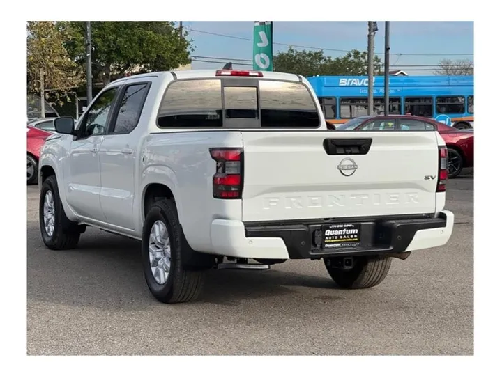 WHITE, 2022 NISSAN FRONTIER CREW CAB Image 3