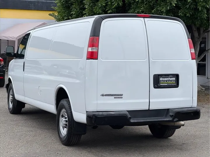 WHITE, 2017 CHEVROLET EXPRESS 3500 CARGO Image 3