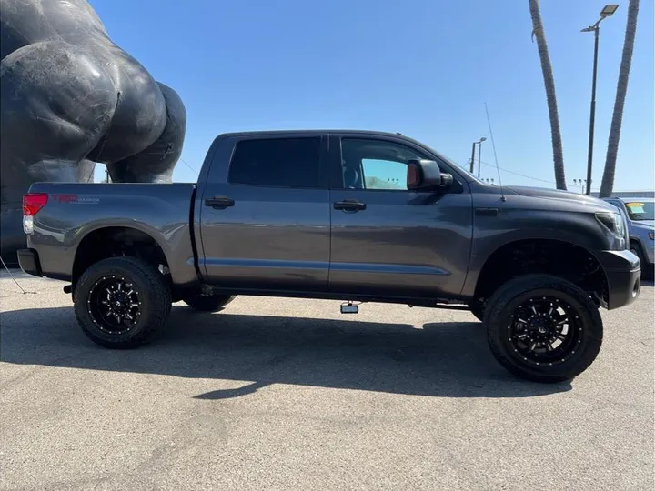 GRAY, 2012 TOYOTA TUNDRA CREWMAX Image 6