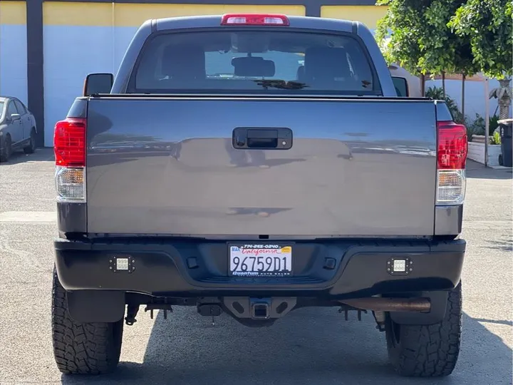 GRAY, 2012 TOYOTA TUNDRA CREWMAX Image 4