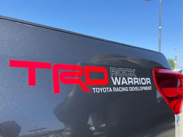 GRAY, 2012 TOYOTA TUNDRA CREWMAX Image 10