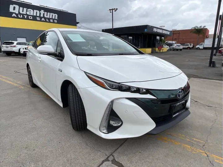 WHITE, 2018 TOYOTA PRIUS PRIME Image 3