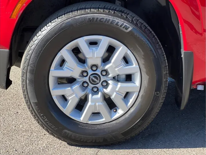 RED, 2022 NISSAN FRONTIER CREW CAB Image 8